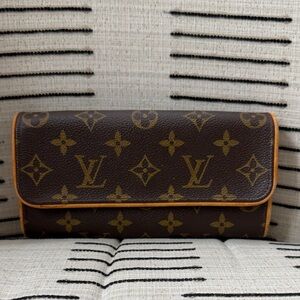 Louis Vuitton Brown Monogram Clutch pochette twin pm